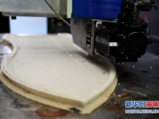 国内最大3D打印机在三亚造出小船